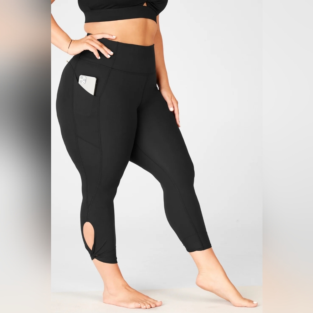 Fabletics Oasis PureLuxe High-Waisted Twist 7/8 Legging 1XL